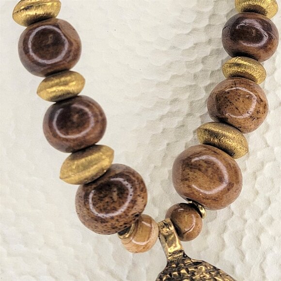 Wooden Round Beads with Shell Shape Pendant Necklace and Earrings Set - Picture 4 of 11